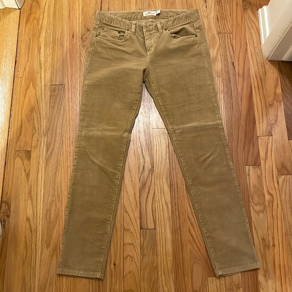 Vineyard Vines cords sz 4